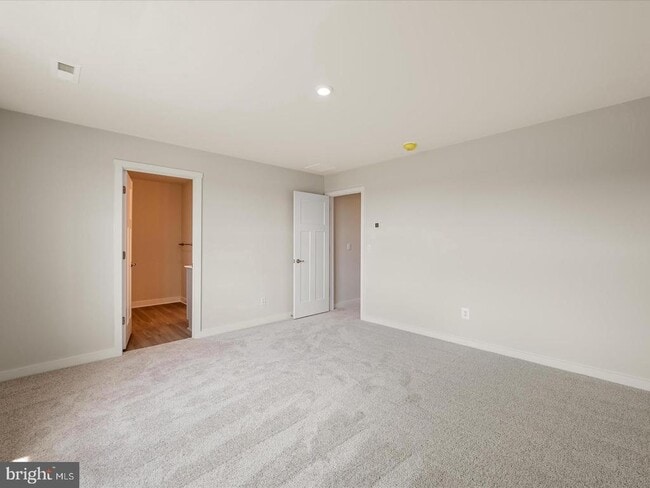 Building Photo - 17 Lyriq Ct