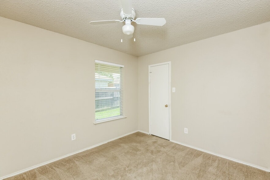 Building Photo - 617 Sawyer Dr