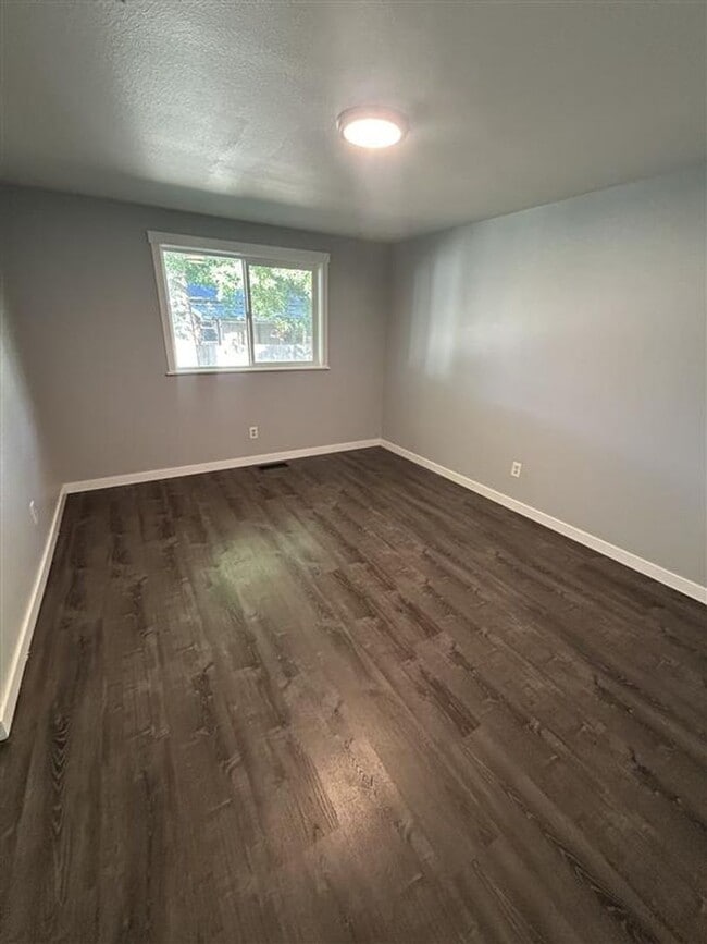 Building Photo - Three Bedroom House for Rent in Everson with fenced backyard and garage