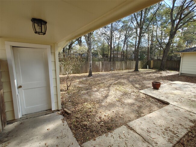 Building Photo - 633 Mosswood Dr