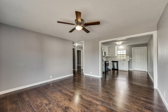 Building Photo - 111 Kelly Ln