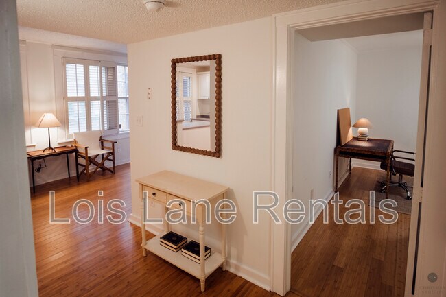 Building Photo - 117 Church St