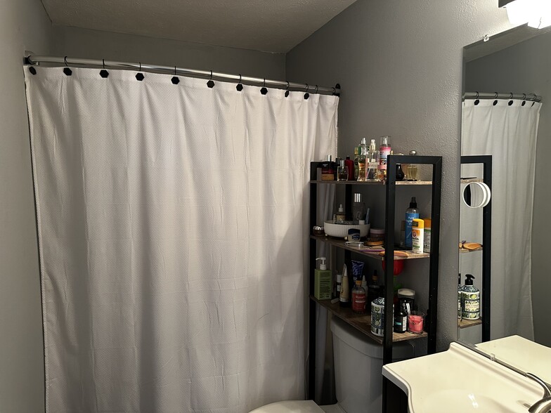 Building Photo - 138 Oak Valley Cir