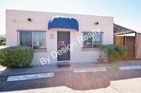 Building Photo - Stand Alone 2 Bed 1 Bath with Private Yard...