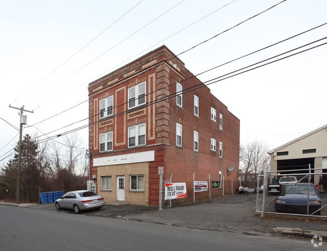 Primary Photo - 273 S Leonard St