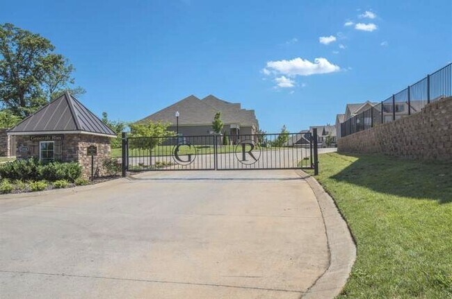 Building Photo - Gorgeous 3BR luxury Murfreesboro townhome ...