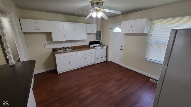 Building Photo - 7810 Cullen Dr