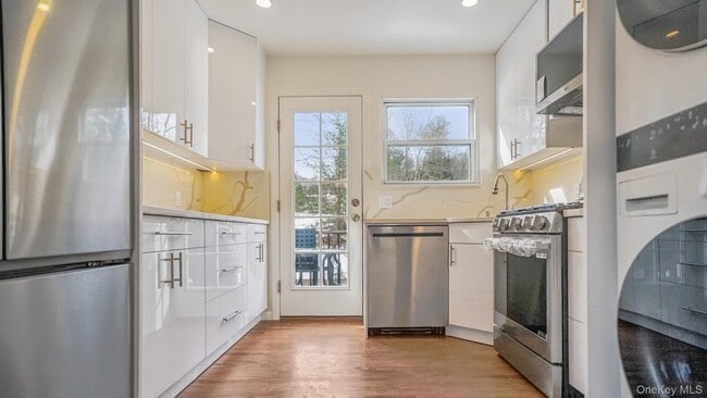 Building Photo - 100 E Sunnyside Ln