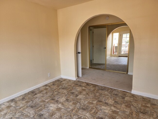 Building Photo - Large manufactured home in Topaz Ranch Estates