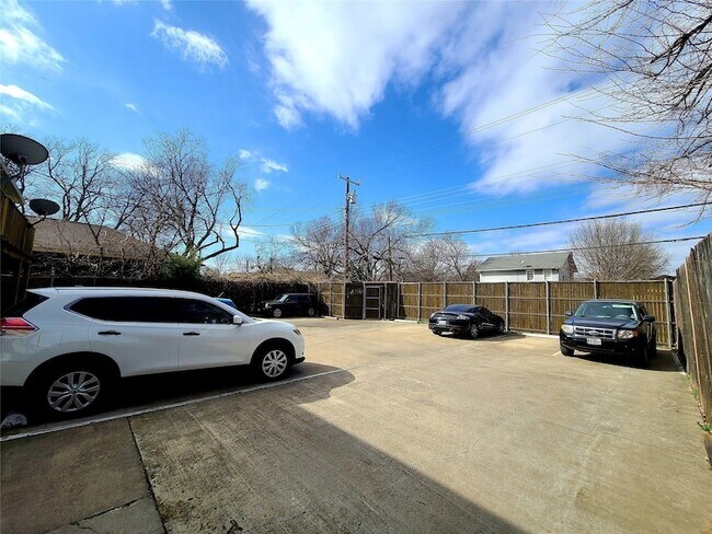 Building Photo - 4931 Junius St