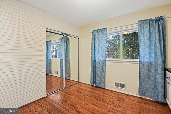 Building Photo - 1126 Ormond Ct