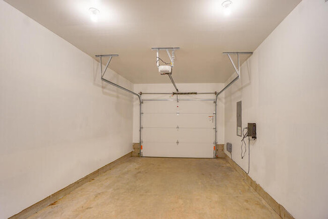 Building Photo - 11215 NE 23rd St