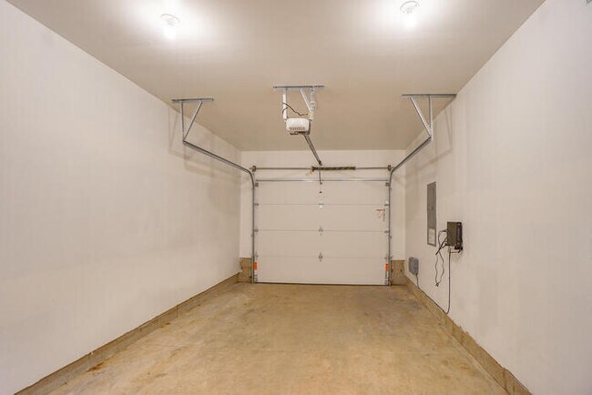 Building Photo - 11219 NE 23rd St