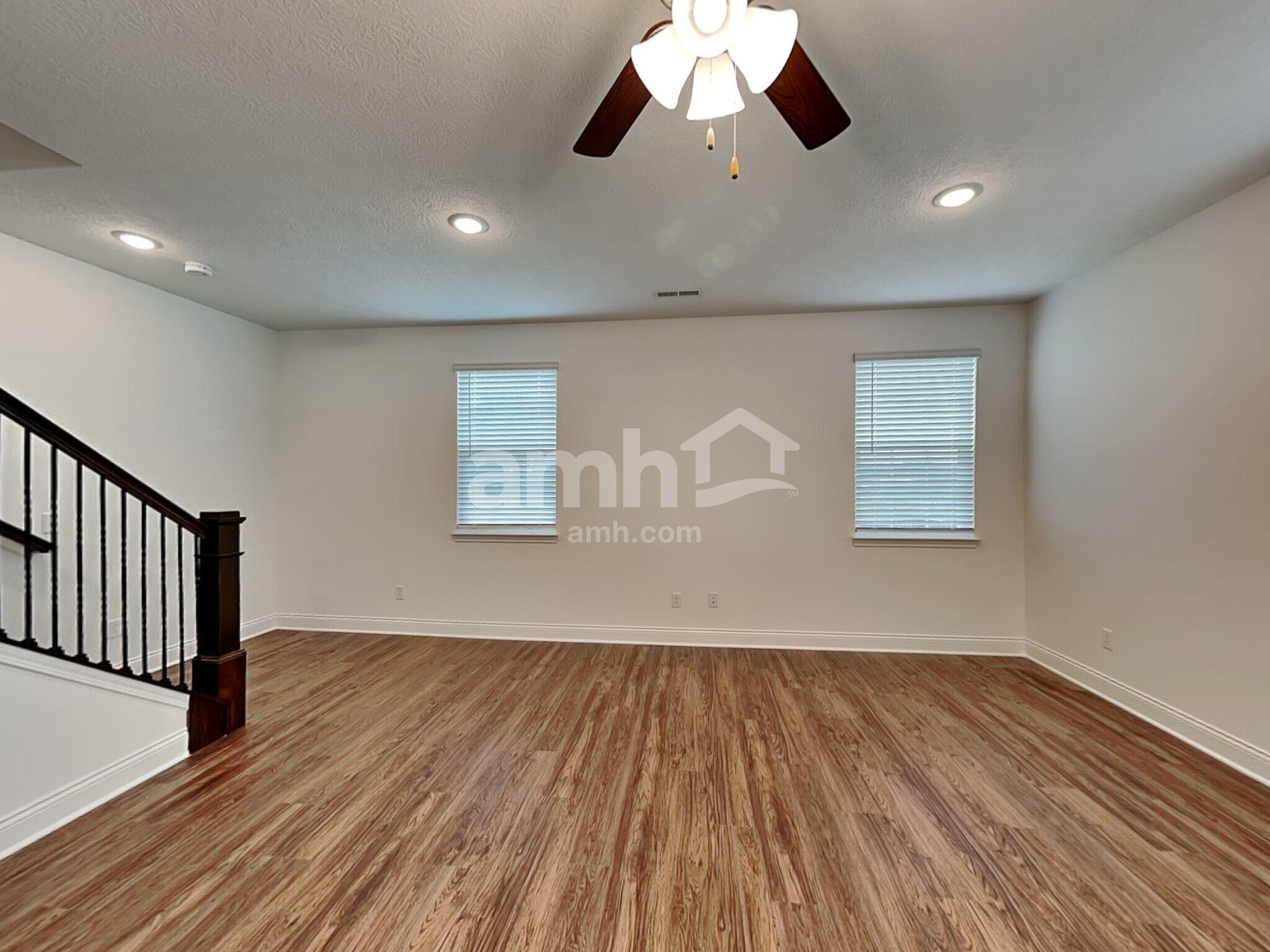 Building Photo - 906 Castor Dr