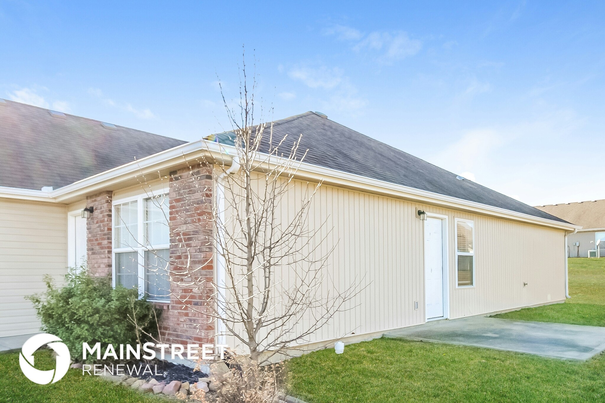 Building Photo - 211 Golfview Dr