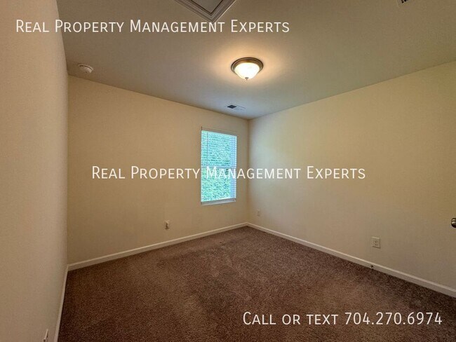 Building Photo - 3227 Selwyn Landing Dr
