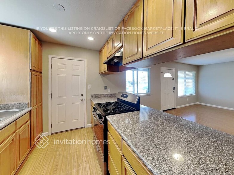 Building Photo - 4860 Teakwood Dr