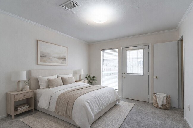 Building Photo - 14020 Schroeder Rd