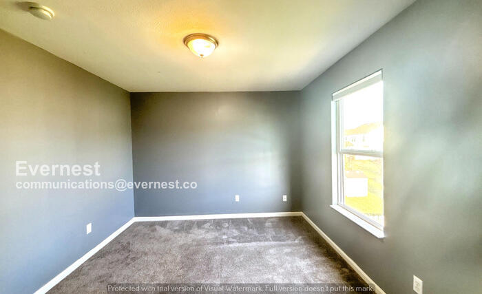 Building Photo - 5300 Folsom Dr