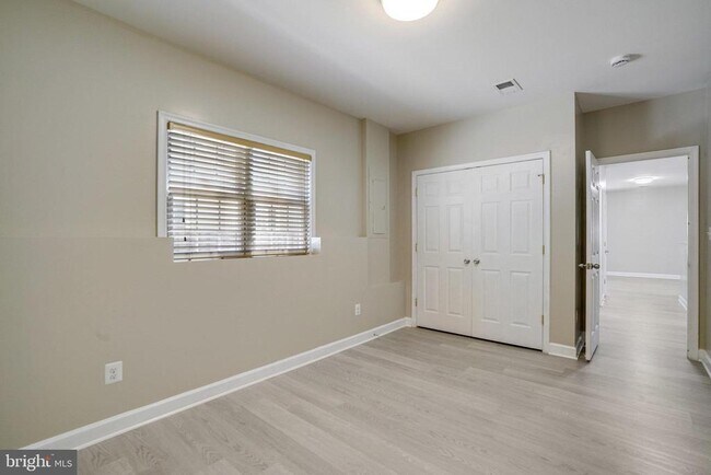 Building Photo - 2056 Shirlington Rd