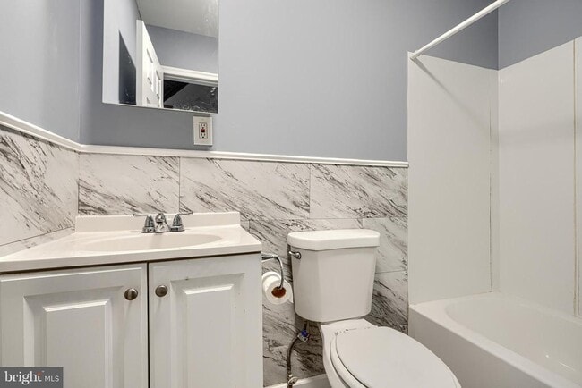 Building Photo - 2533 W Lombard St