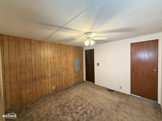 Building Photo - 809 W Washington Ave