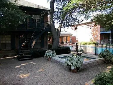 Building Photo - 6015 E University Blvd