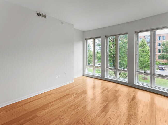 Building Photo - 135 S York St