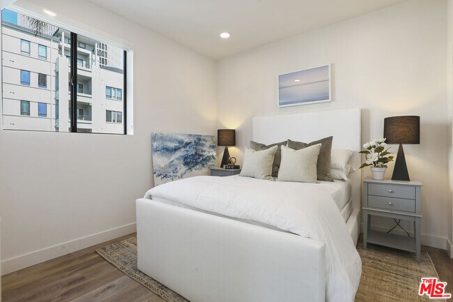 Building Photo - 740 Ridgeley Dr