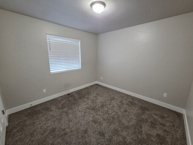 Building Photo - 3127 W 1675 N