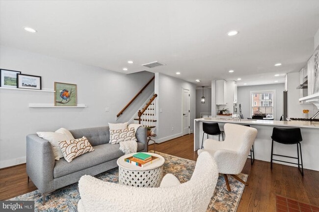 Building Photo - 222 Green St