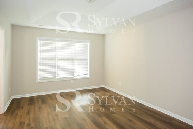 Building Photo - This home exudes a cheerful and welcoming charm!