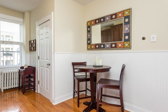 Building Photo - 532 Adams St