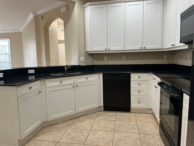 Building Photo - Top Floor Condo at Lakeside at Lakes of Wi...