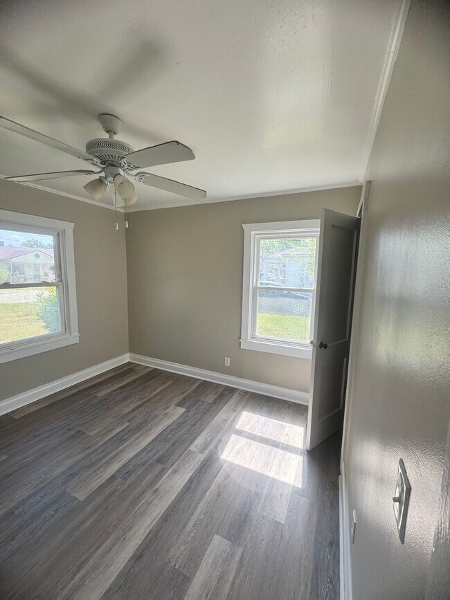 Building Photo - 3 Bed/1 Bath House