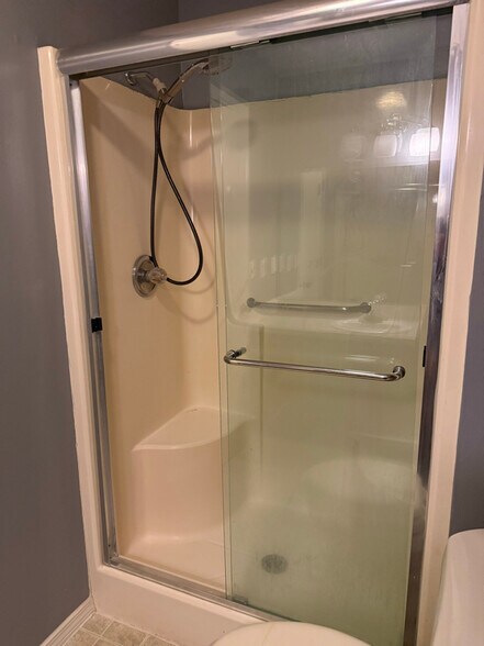 Building Photo - 1716 N Butternut Ave