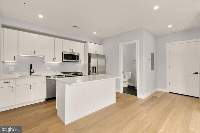 Building Photo - 3215 Mt Pleasant St NW