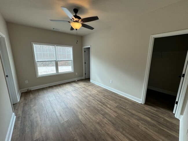 Building Photo - 4 Bedroom/4Bath off Will Hunter Rd. Pre-leasing Now!