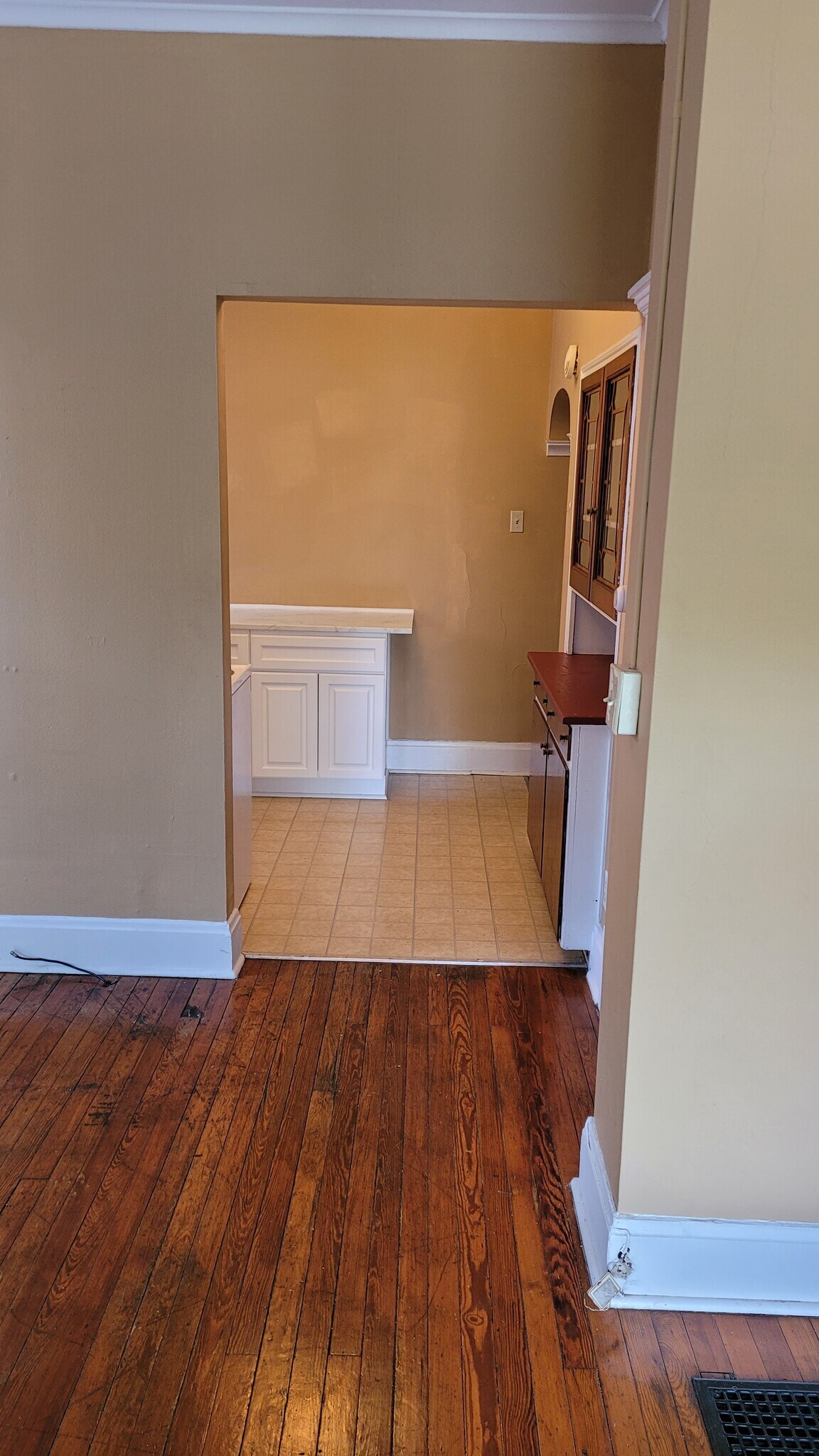 From Living Rm to kitchen - 70 E Hudson St