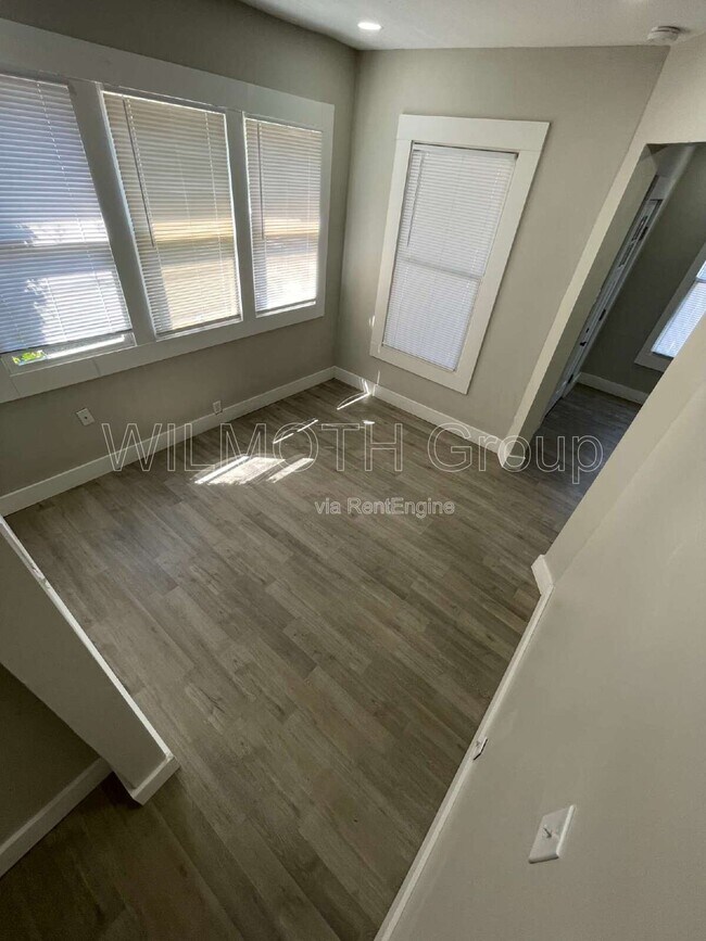 Building Photo - 321 E 31st St