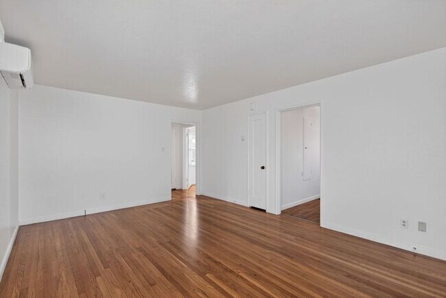 Building Photo - $2,800 /Month Beautiful 1 Bed, 1 Bath Single Story Centrally located in Petaluma!