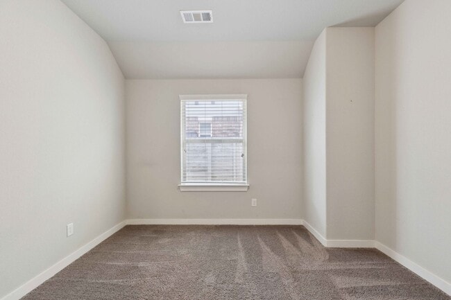 Building Photo - 1733 Lark Ln