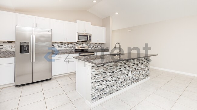 Building Photo - 5721 SW 92nd Pl