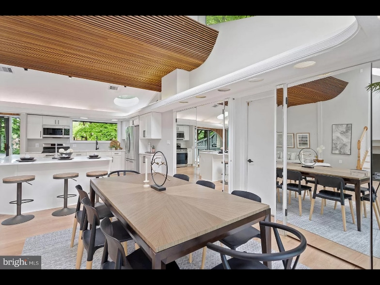 Building Photo - 9817 Inglemere Dr