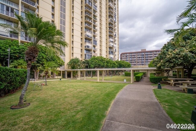 Building Photo - SALT LAKE 2 Bed 2 Bath 1 Parking