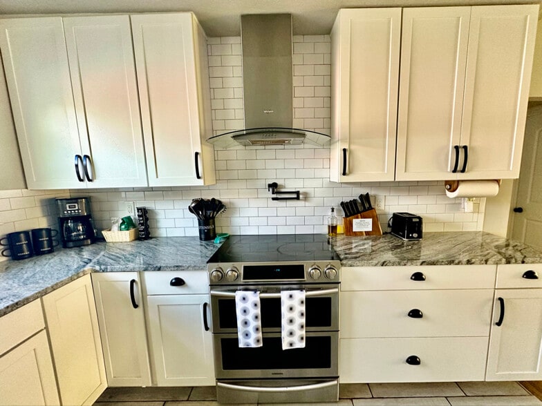 Building Photo - 579 McIntosh Rd