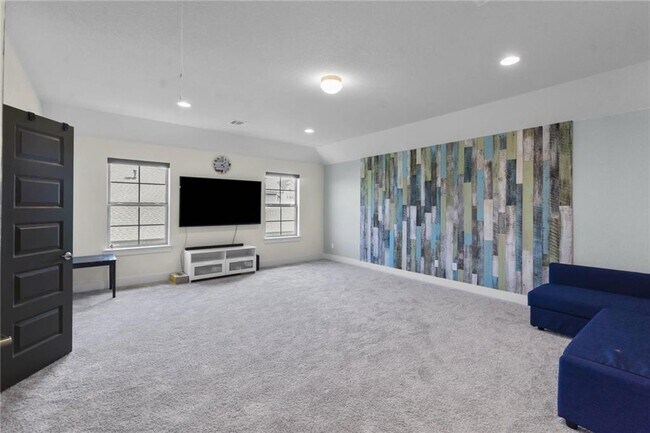 Building Photo - 820 Palamos Dr