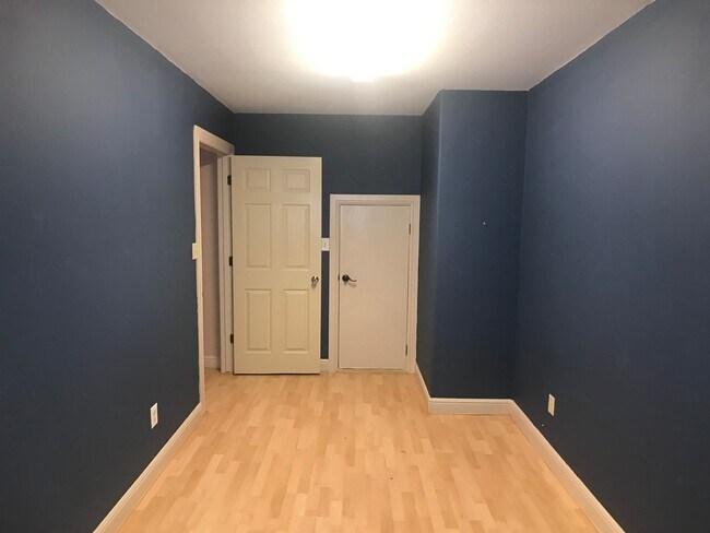 Building Photo - 4Bed/3.5Bath WITH A POOL Now available in Mcallen TX