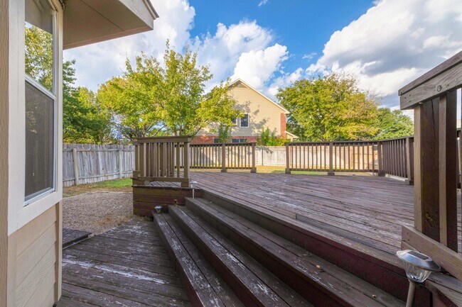 Building Photo - 17201 Village Glen Cove
