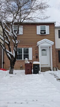 Building Photo - 36 Madison Ln